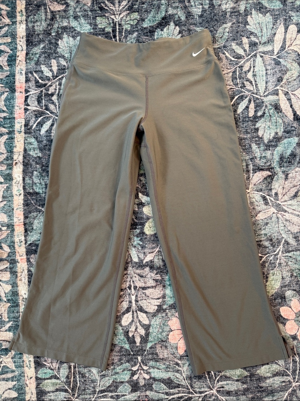 Nike Cropped Flare Leggings